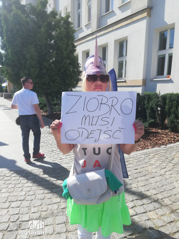 KOD manifestował przed CKK Jordanki