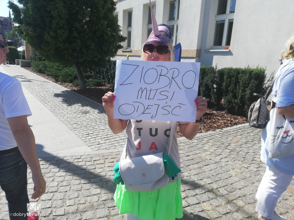 KOD manifestował przed CKK Jordanki