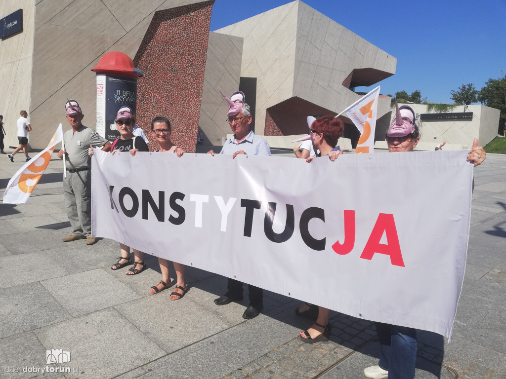 KOD manifestował przed CKK Jordanki