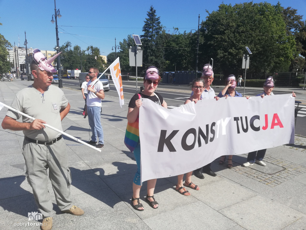 KOD manifestował przed CKK Jordanki