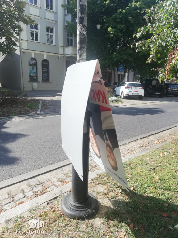 Co się stało z plakatami Mariusza Kałużnego?