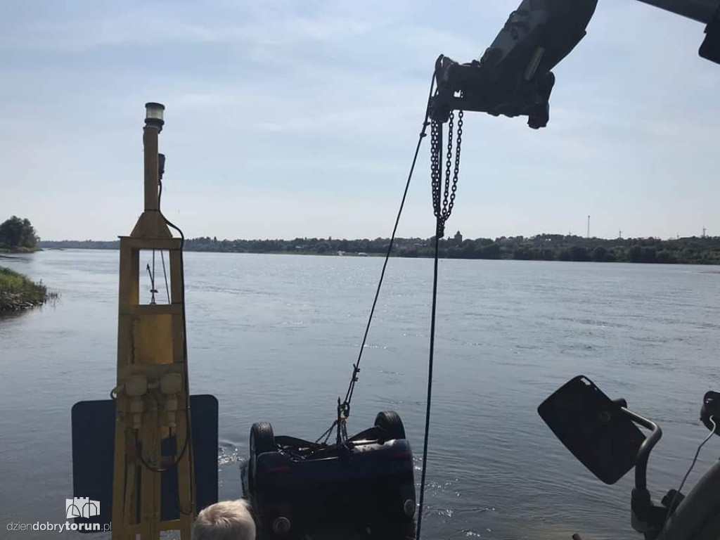 Samochód wjechał do Wisły w Nieszawie