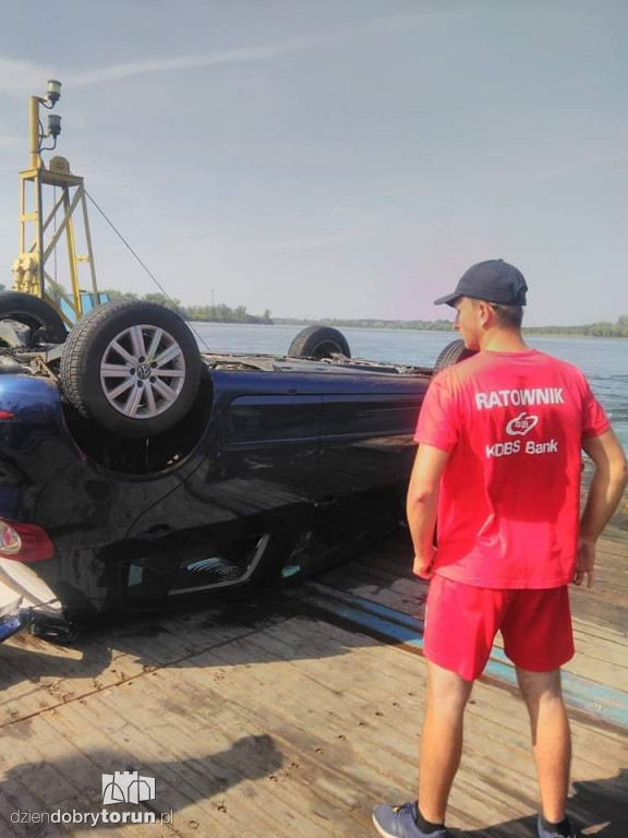 Samochód wjechał do Wisły w Nieszawie