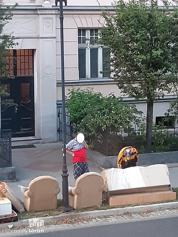 Na Mickiewicza znów pojawiły się stare meble