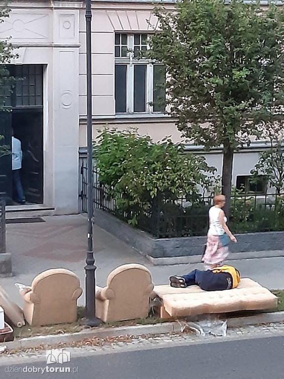 Na Mickiewicza znów pojawiły się stare meble