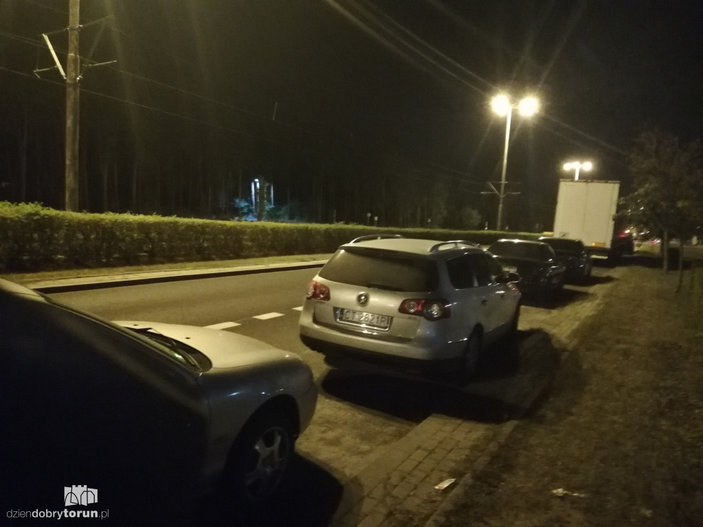 Tak się parkuje na osiedlu Na Skarpie