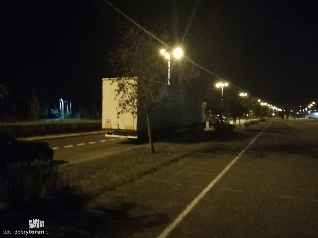 Tak się parkuje na osiedlu Na Skarpie