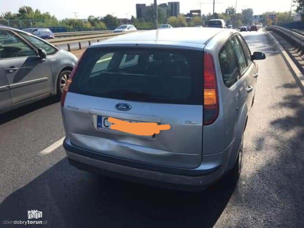 Zderzenie dwóch aut na wiadukcie na Kościuszki