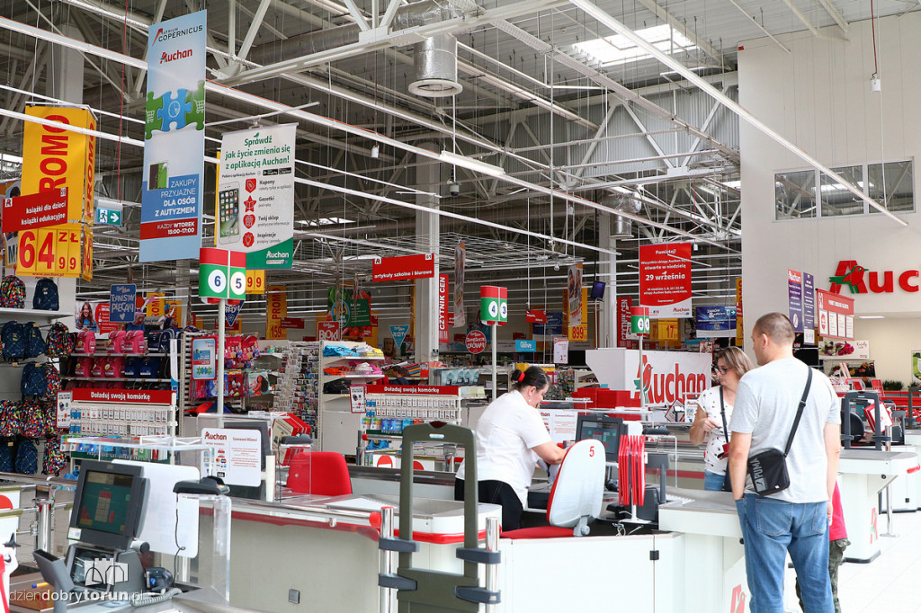 Ciche godziny w hipermarkecie Auchan