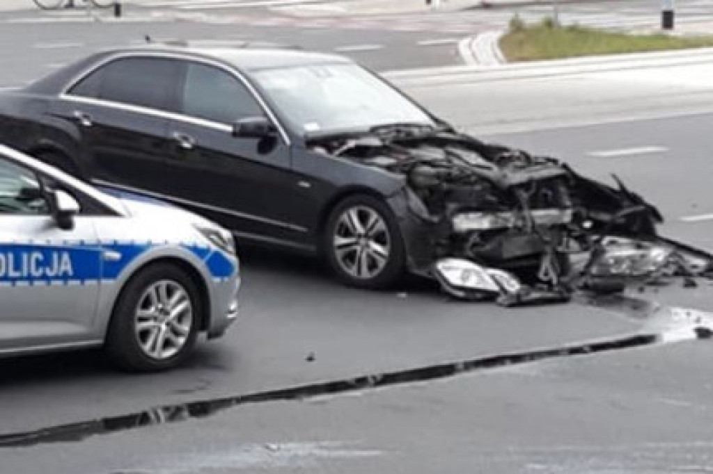 Zderzenie aut na Żwirki i Wigury