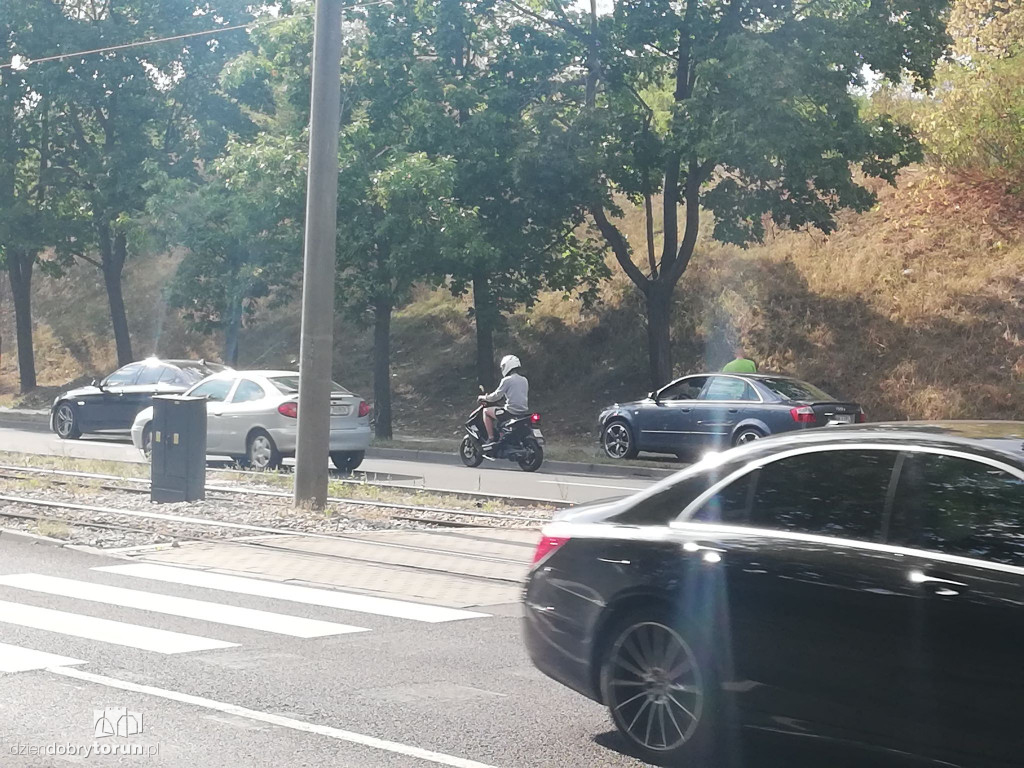 Zdarzenie drogowe na ul. Waryńskiego