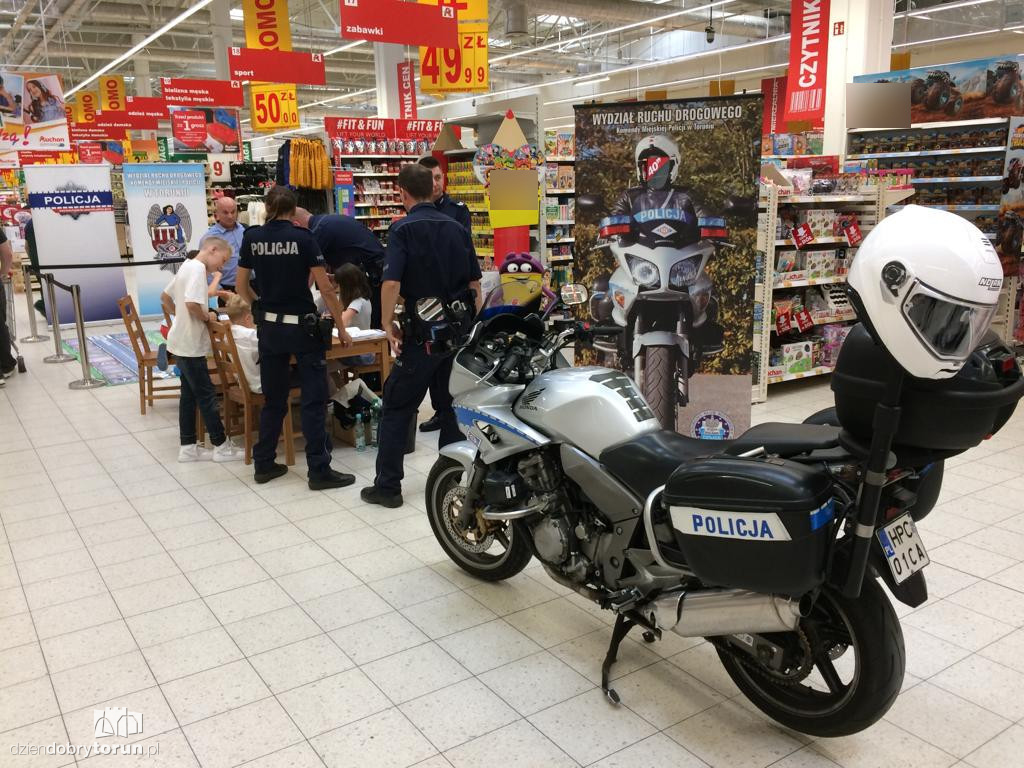 Policjanci edukowali najmłodszych