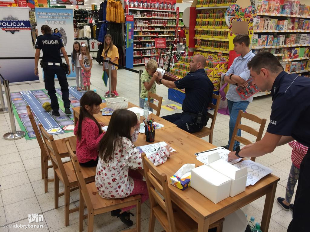 Policjanci edukowali najmłodszych