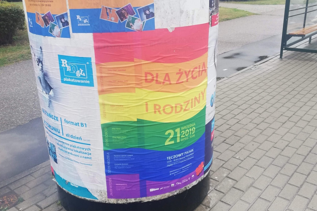 Tęczowe plakaty już na mieście