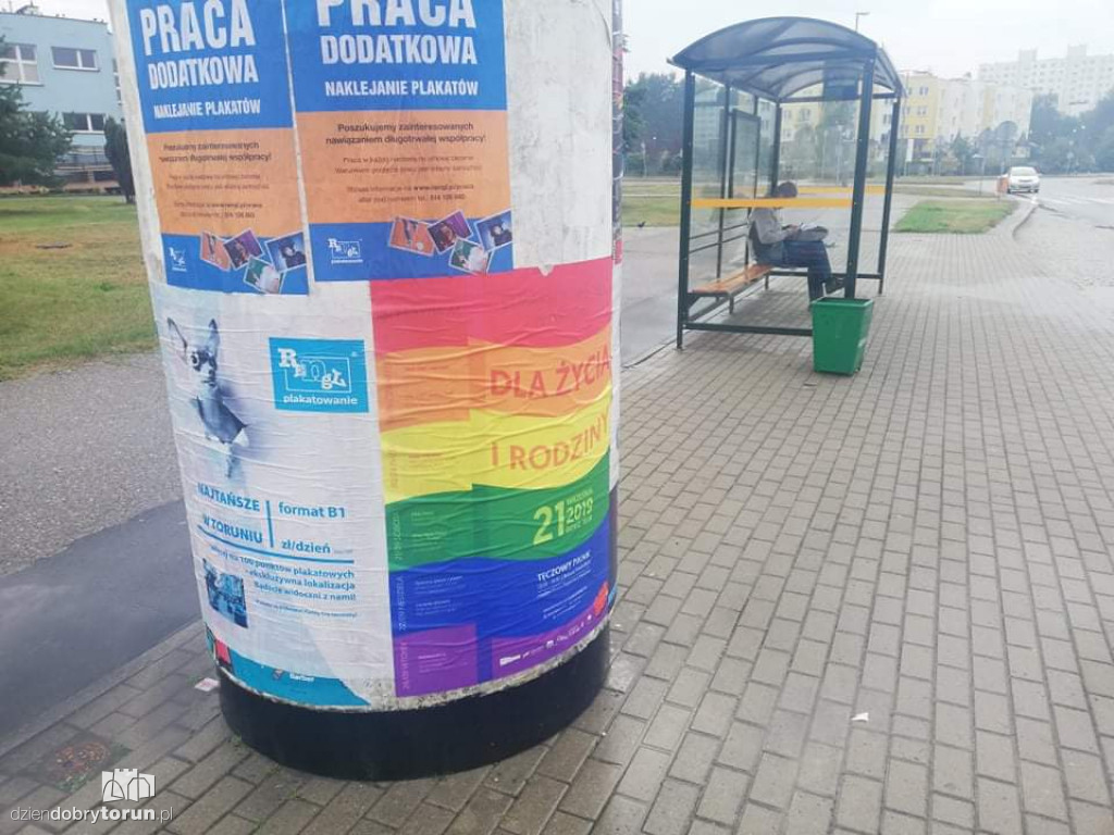 Tęczowe plakaty już na mieście