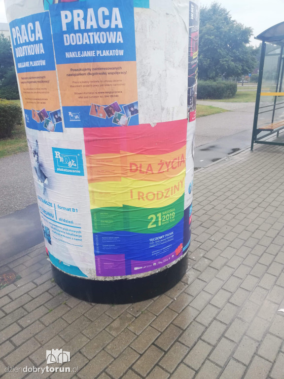 Tęczowe plakaty już na mieście