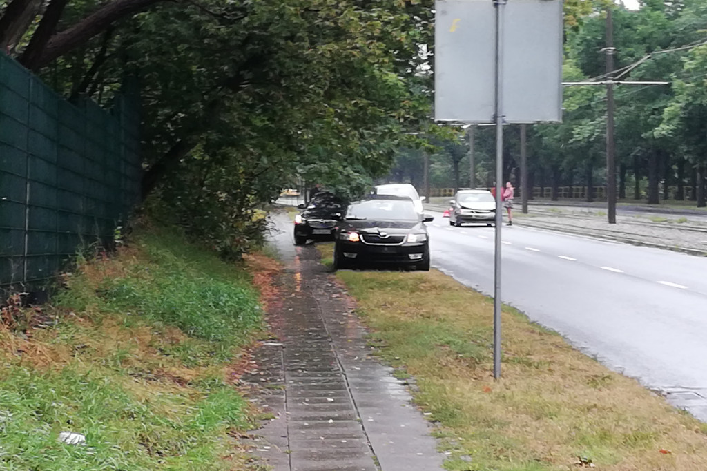Kolizja trzech samochodów na Traugutta