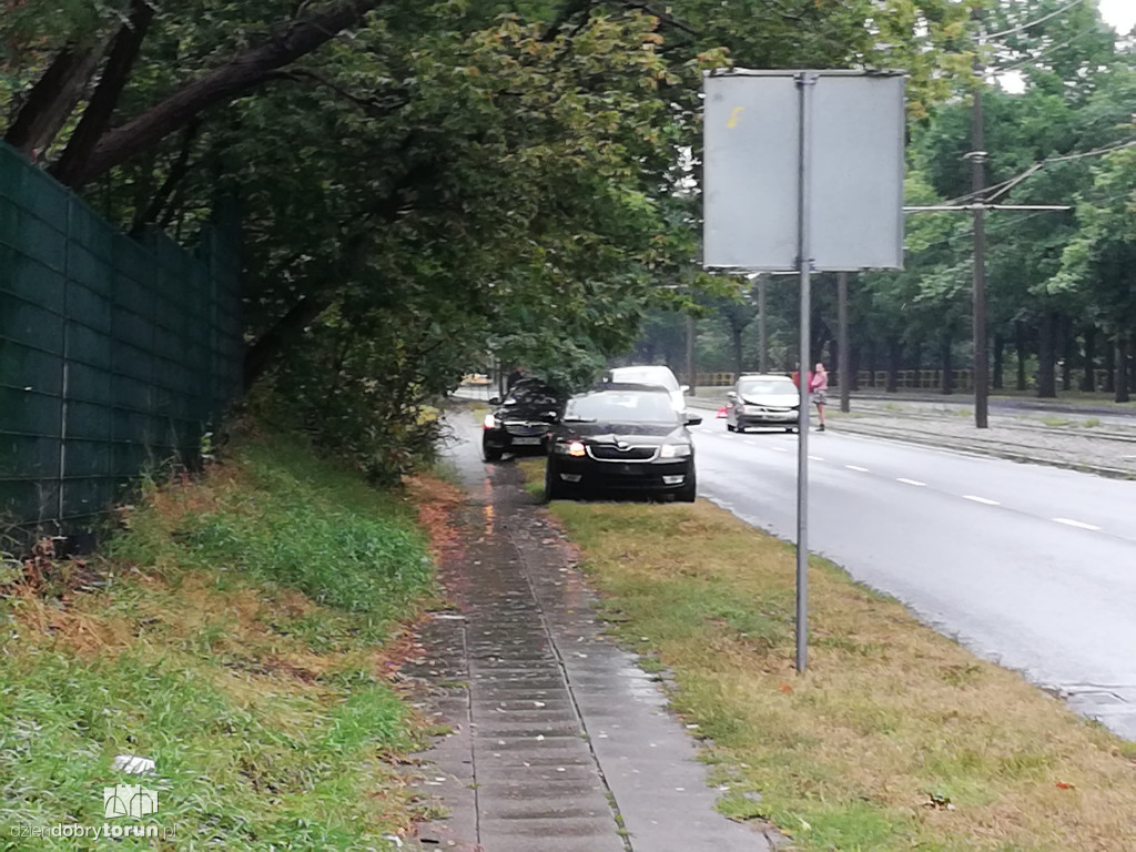 Kolizja trzech samochodów na Traugutta