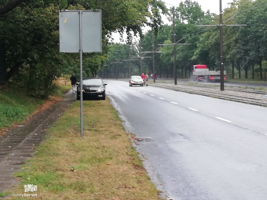 Kolizja trzech samochodów na Traugutta