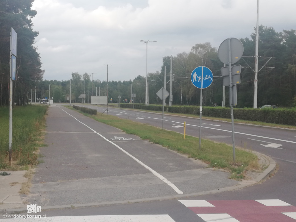 Rowerem po ścieżce dla pieszych