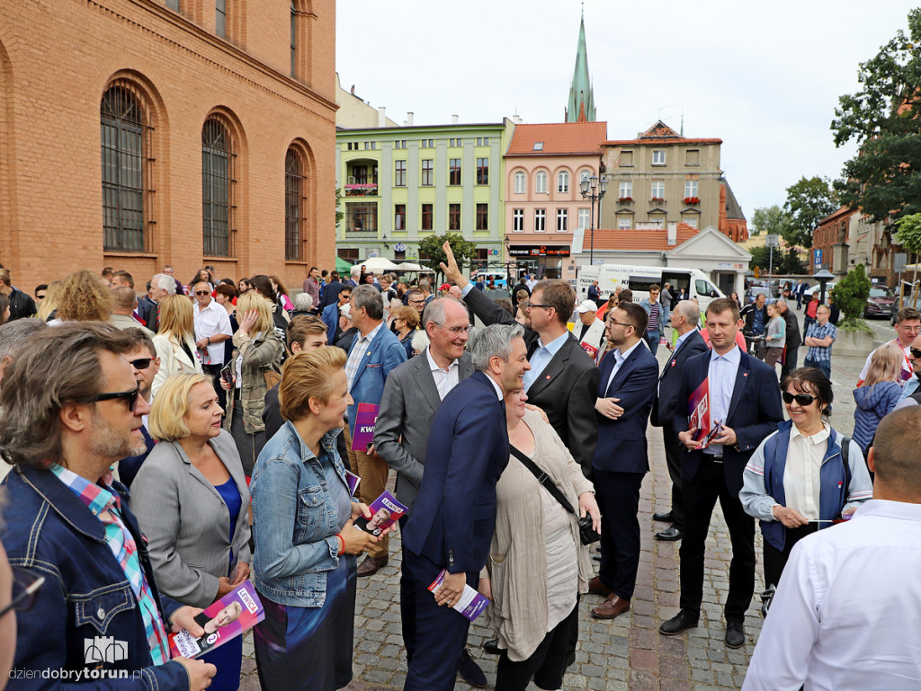 Spacer polityków Lewicy po starówce