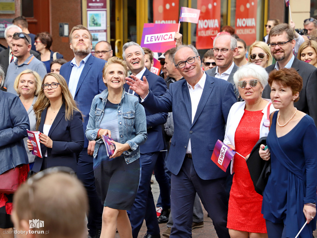 Spacer polityków Lewicy po starówce