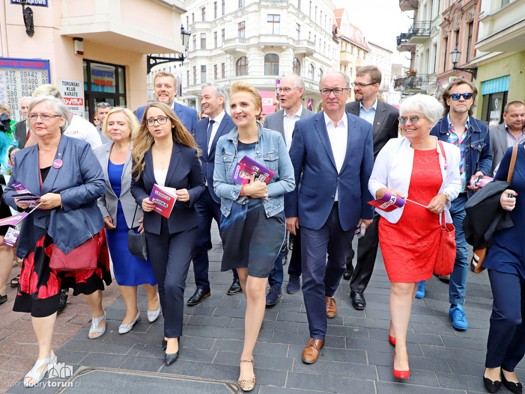 Spacer polityków Lewicy po starówce