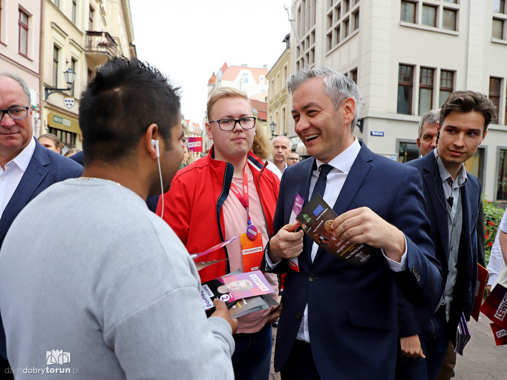 Spacer polityków Lewicy po starówce