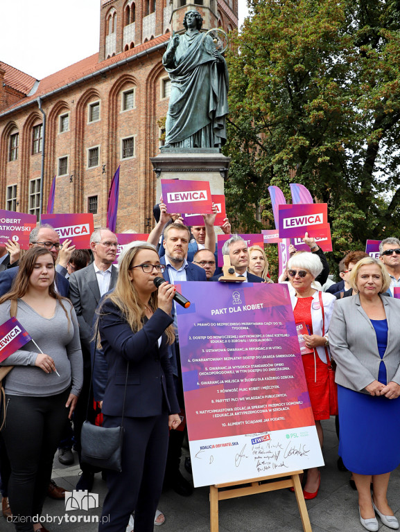 Spacer polityków Lewicy po starówce