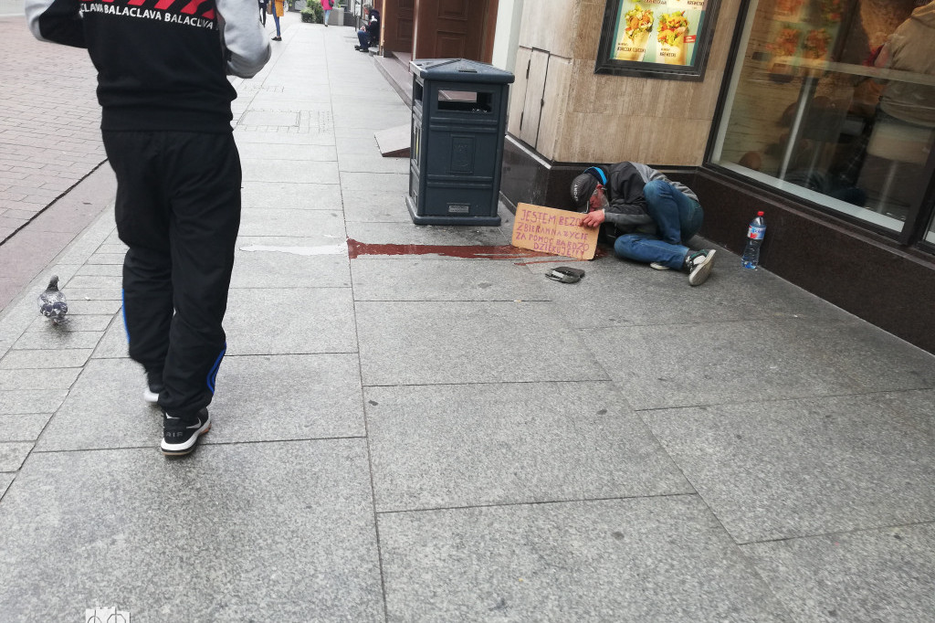 Bezdomni okupują McDonaldsa