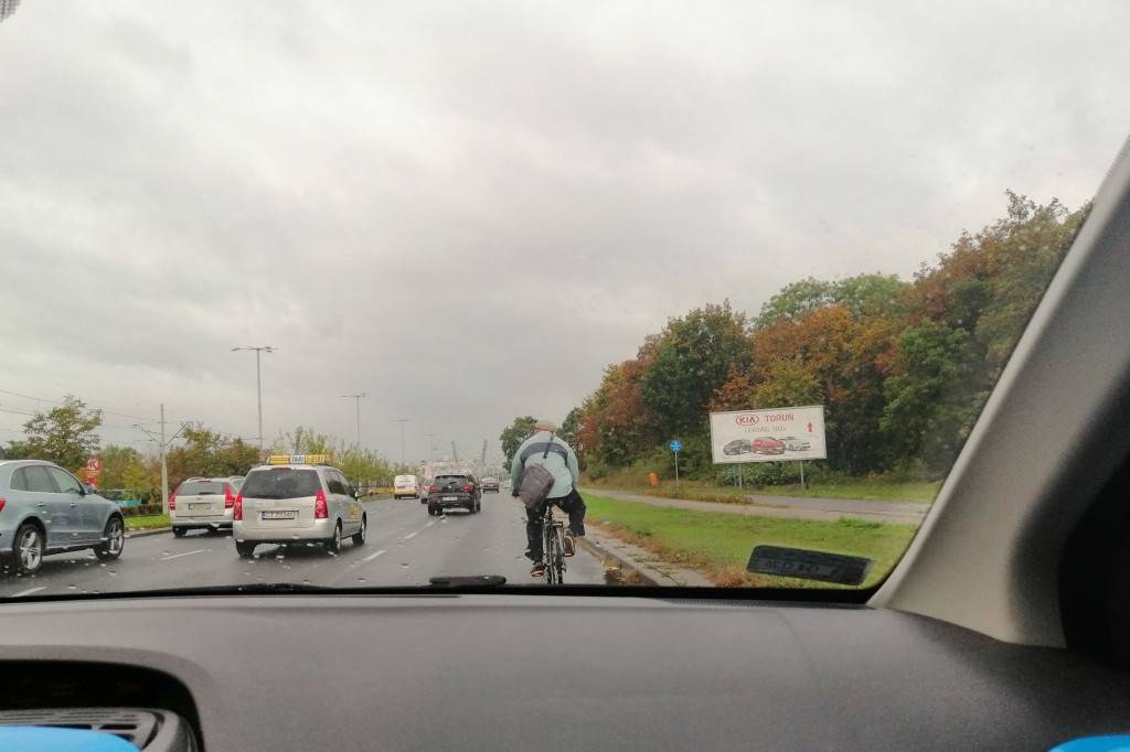 Jechał rowerem po Szosie Lubickiej