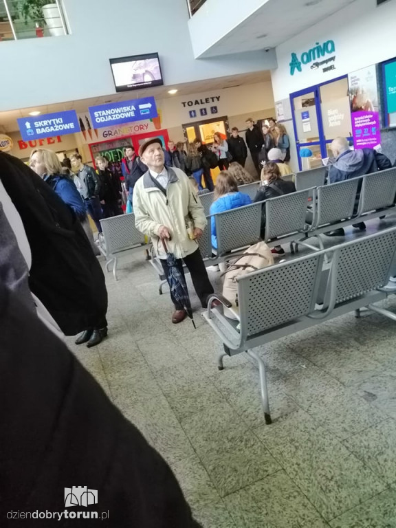 Nieczynne biletomaty na dworcu PKS