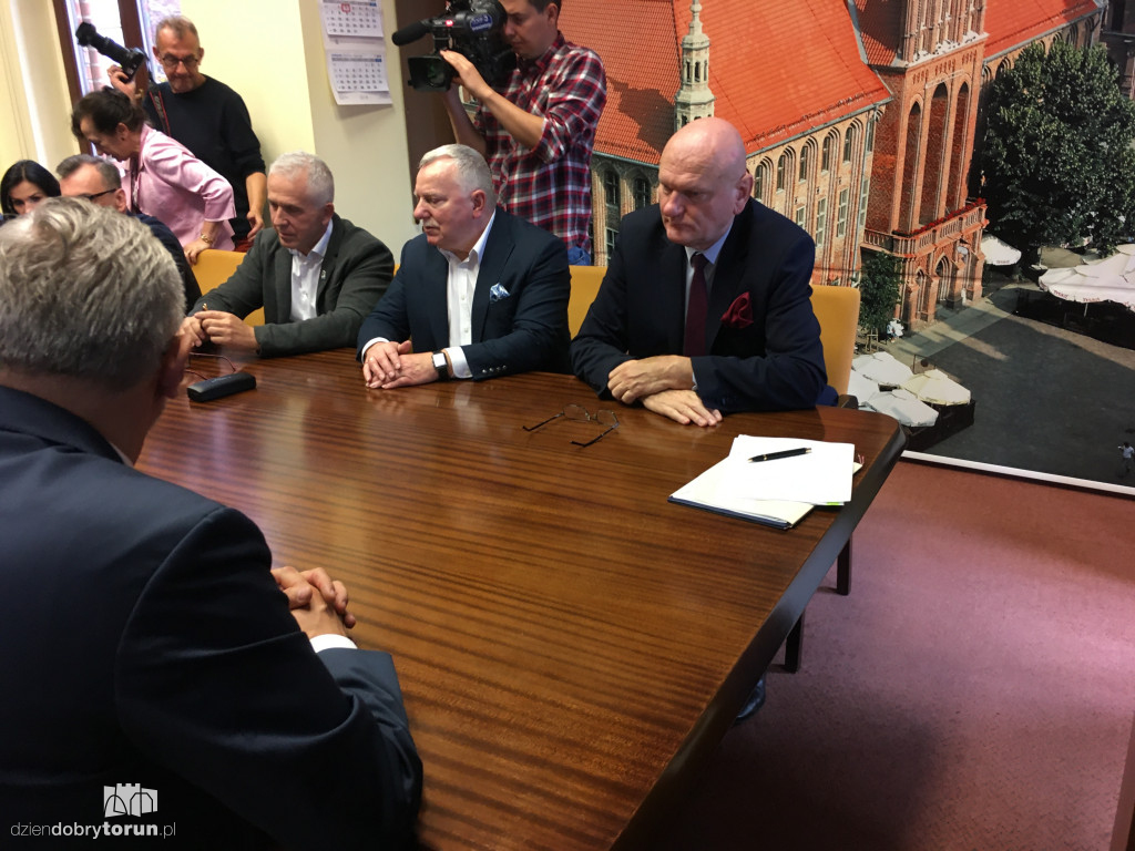 Podpisanie porozumienia w UM