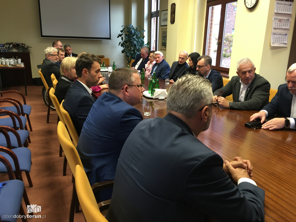 Podpisanie porozumienia w UM