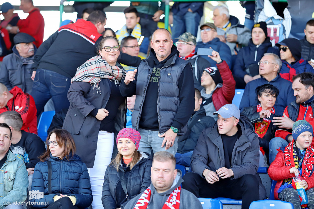 Kibice na meczu Elany z Widzewem