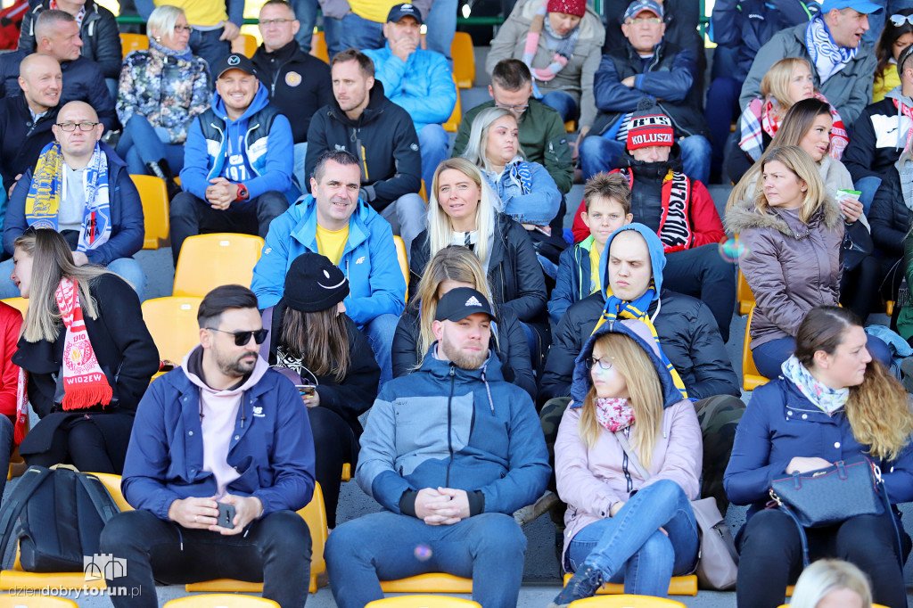 Kibice na meczu Elany z Widzewem