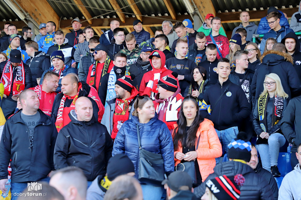 Kibice na meczu Elany z Widzewem