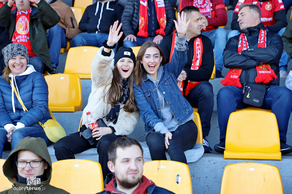 Kibice na meczu Elany z Widzewem