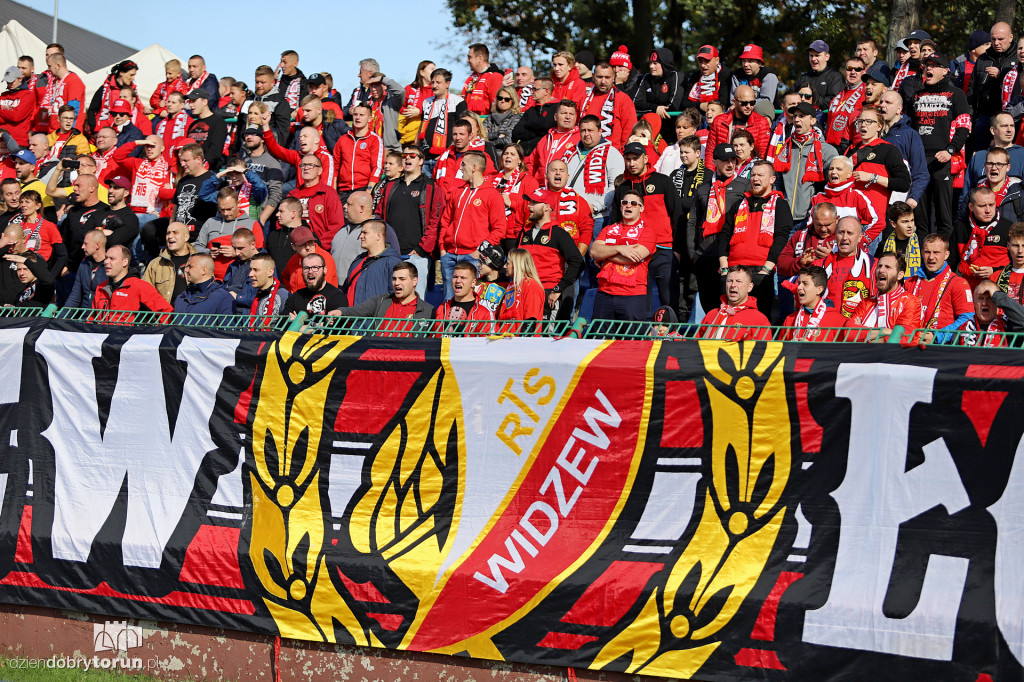 Kibice na meczu Elany z Widzewem