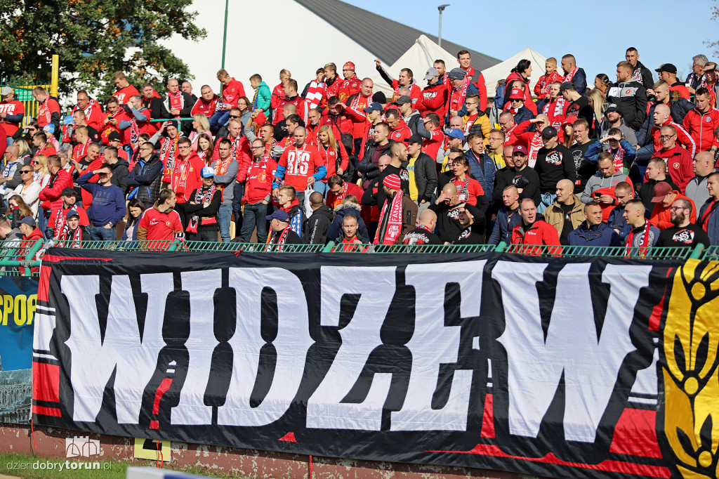 Kibice na meczu Elany z Widzewem