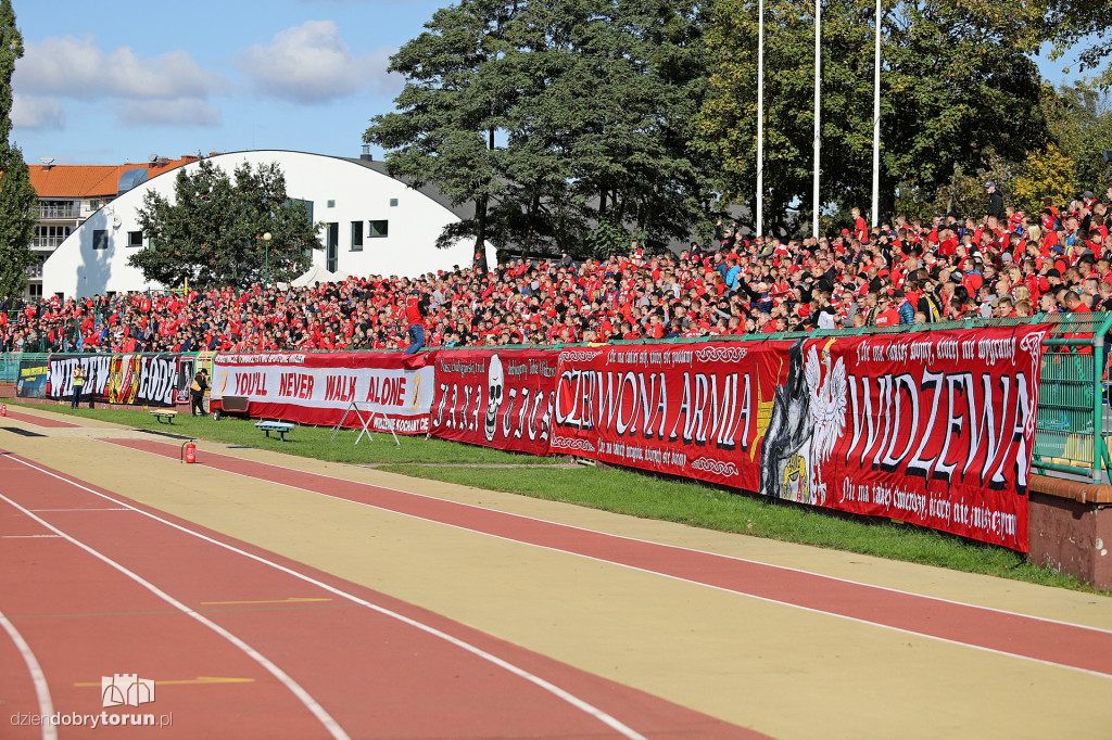 Kibice na meczu Elany z Widzewem