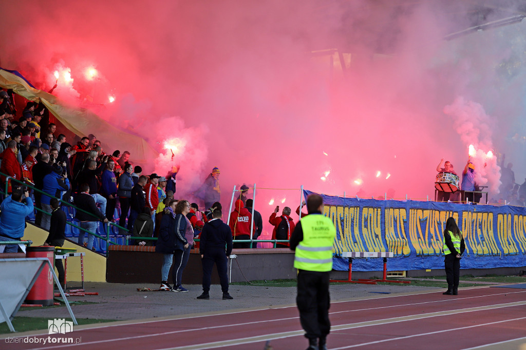 Kibice na meczu Elany z Widzewem