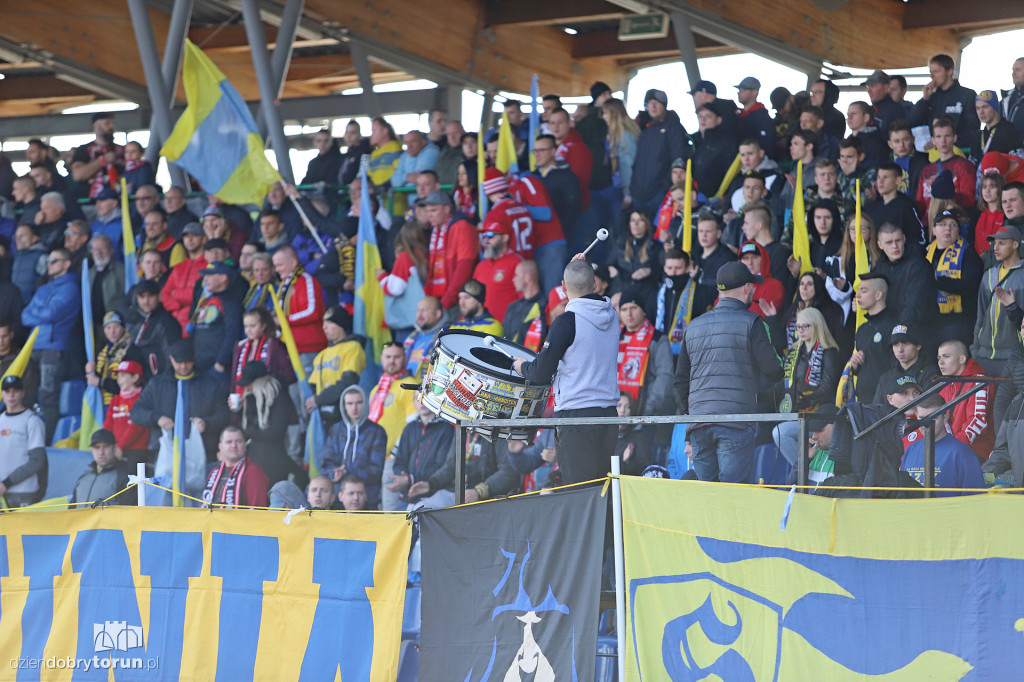 Kibice na meczu Elany z Widzewem