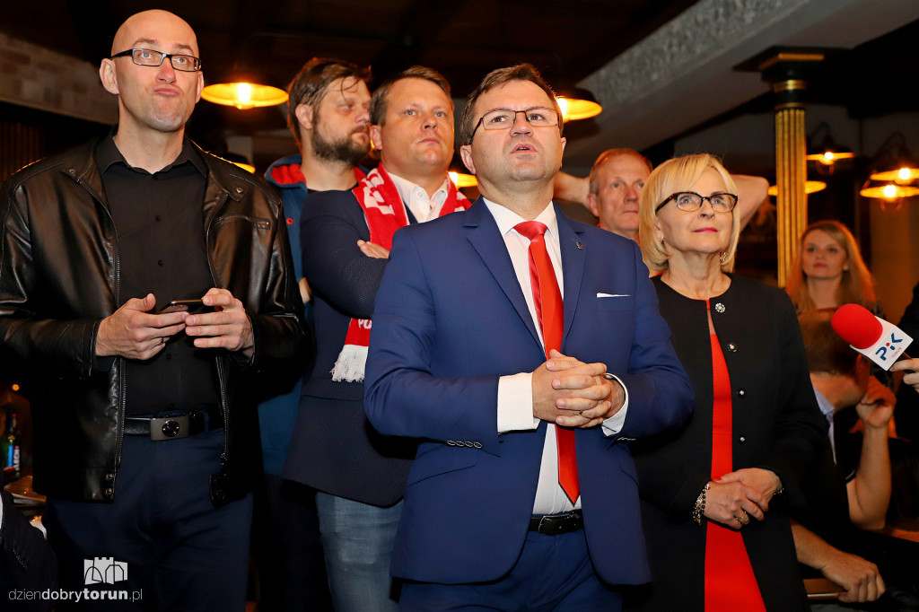 Radość w sztabie wyborczym PiS