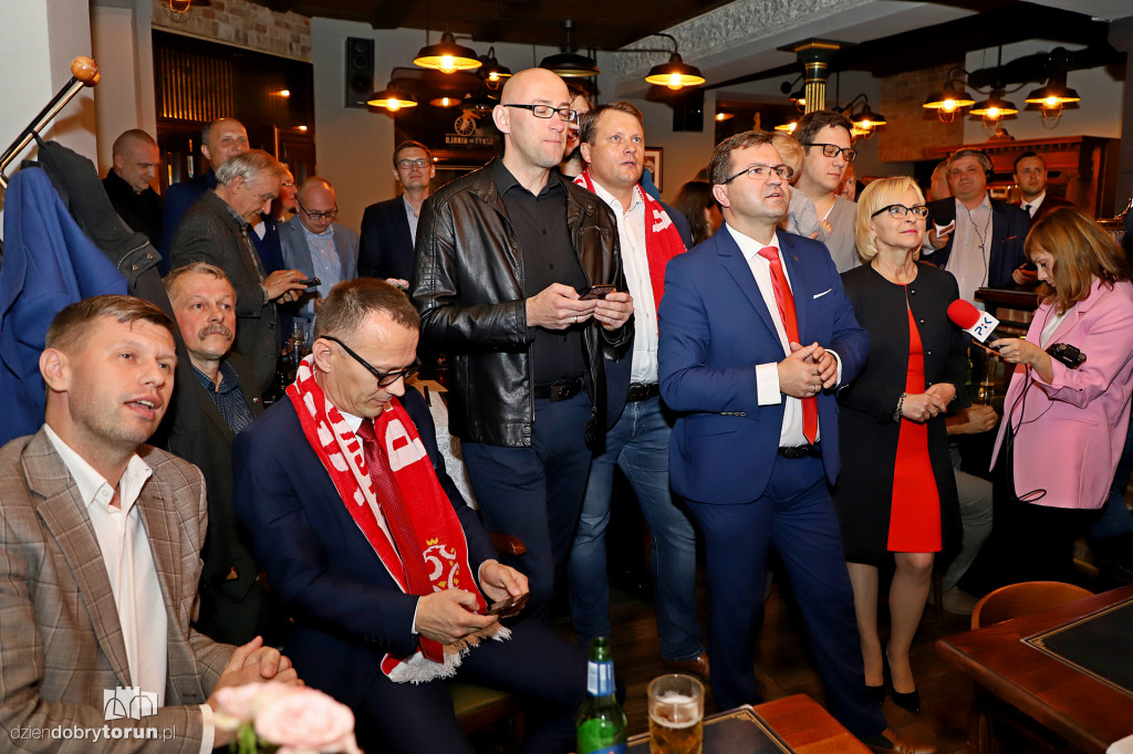 Radość w sztabie wyborczym PiS