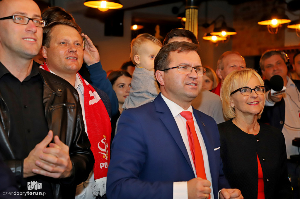 Radość w sztabie wyborczym PiS
