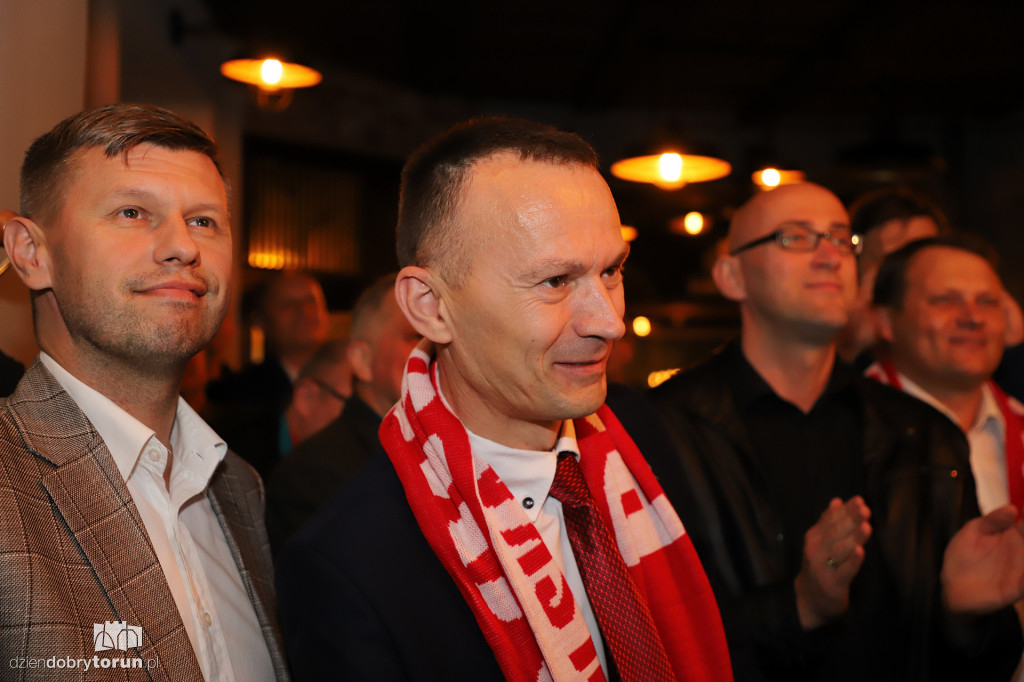 Radość w sztabie wyborczym PiS