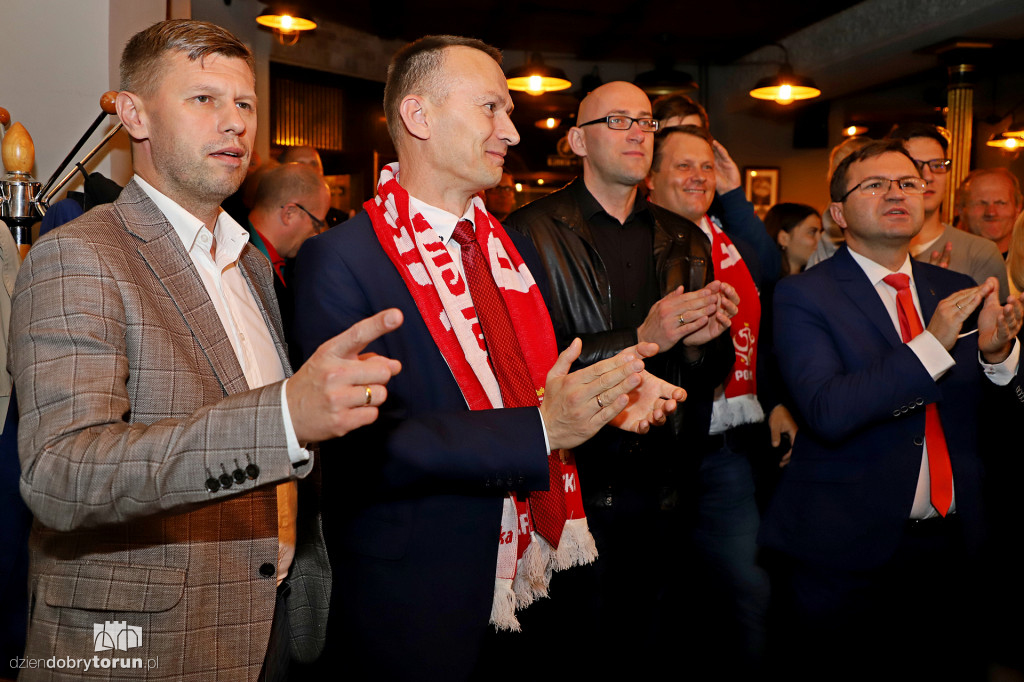 Radość w sztabie wyborczym PiS