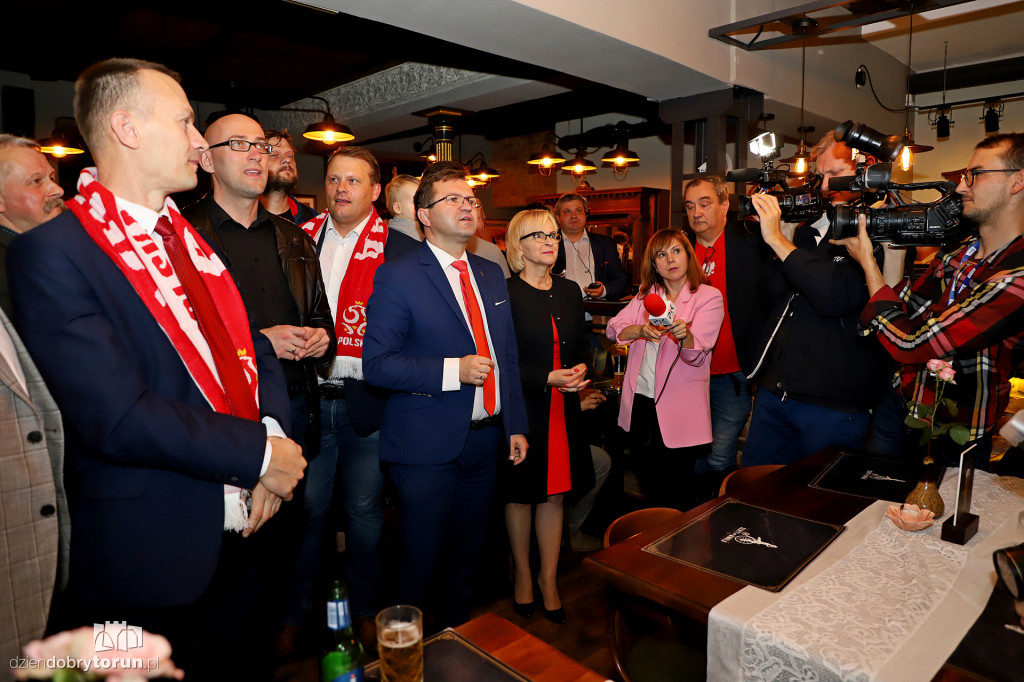 Radość w sztabie wyborczym PiS