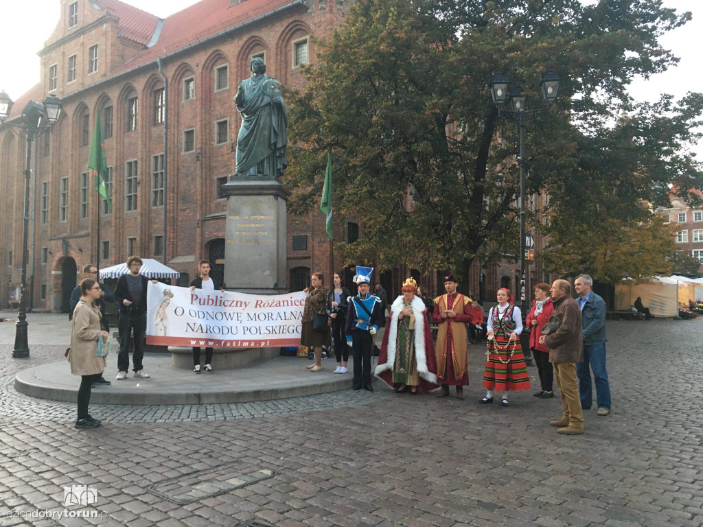 Publiczny różaniec pod Kopernikiem